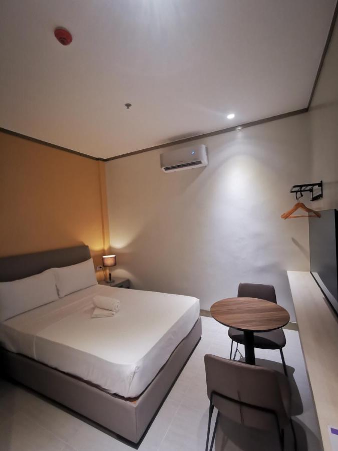 Yes Hotel Imus Cavite Exteriér fotografie